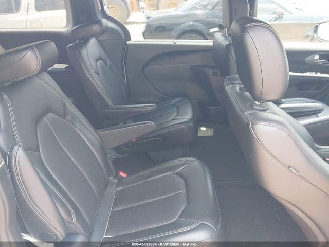 2025 CHRYSLER PACIFICA SELECT 8