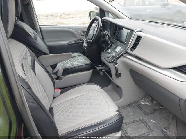2019 TOYOTA SIENNA L 7 PASSENGER 5