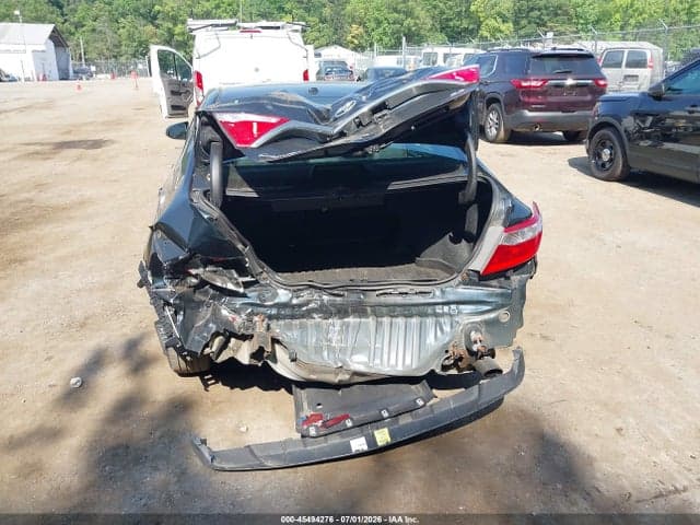 2017 TOYOTA CAMRY SE 6