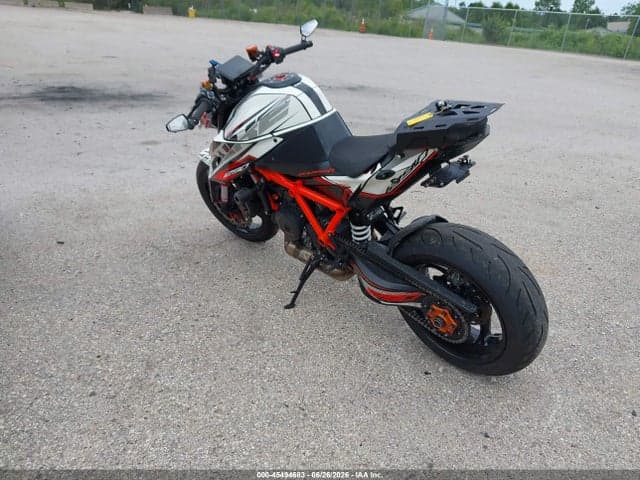 2020 KTM 1290 SUPER DUKE R 3