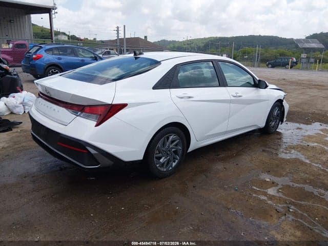 2024 HYUNDAI ELANTRA SEL 4
