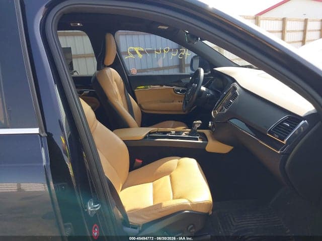 2017 VOLVO XC90 T6 MOMENTUM 5