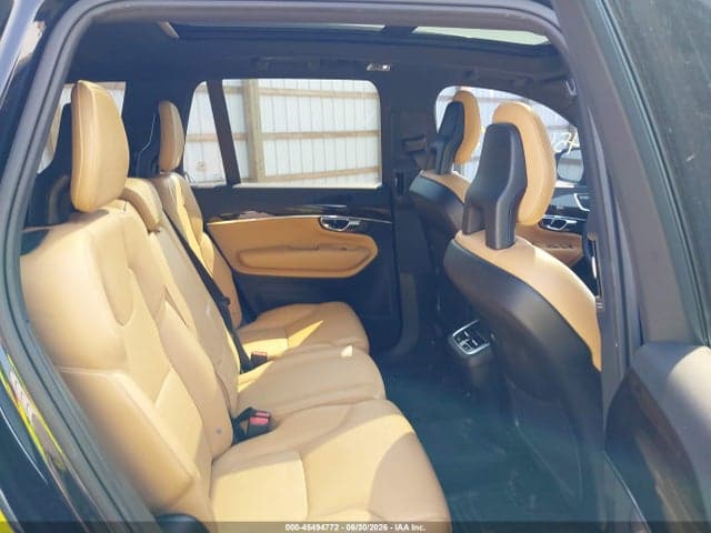 2017 VOLVO XC90 T6 MOMENTUM 8
