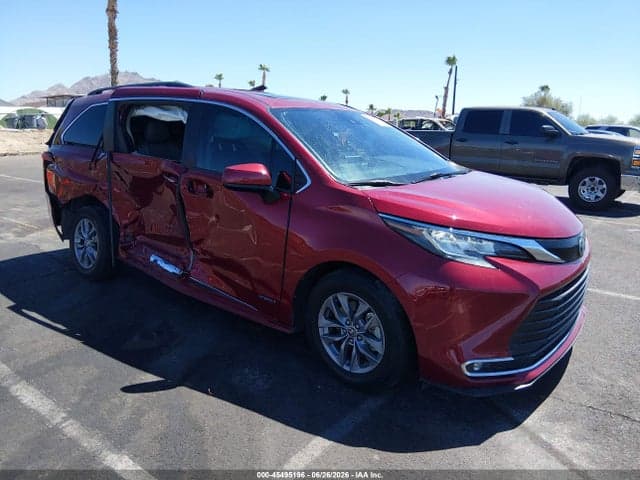 2021 TOYOTA SIENNA XLE - 1