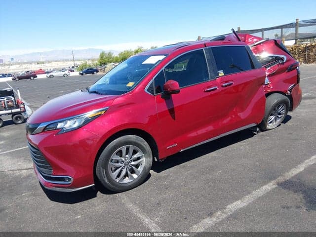 2021 TOYOTA SIENNA XLE 2