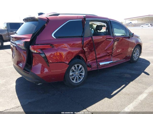 2021 TOYOTA SIENNA XLE 4