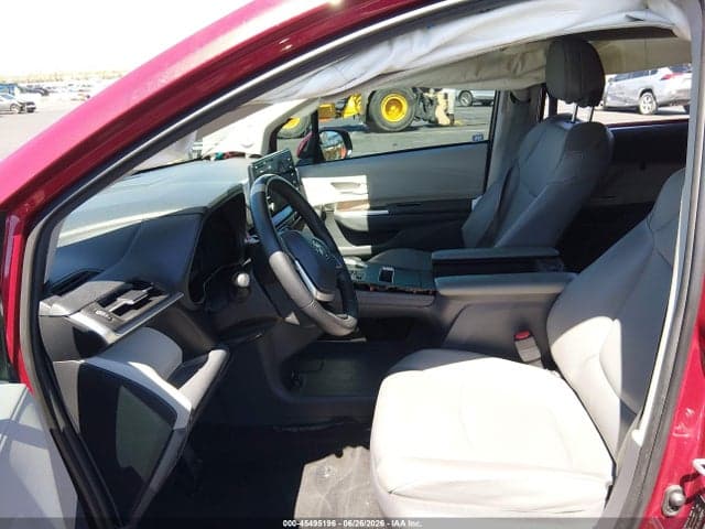 2021 TOYOTA SIENNA XLE 5