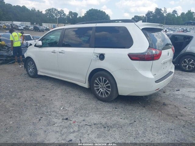 2020 TOYOTA SIENNA XLE PREMIUM 3