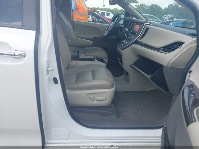 2020 TOYOTA SIENNA XLE PREMIUM 5