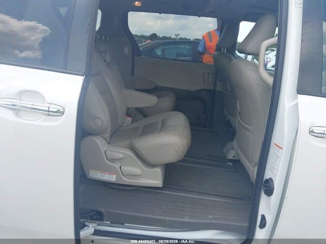 2020 TOYOTA SIENNA XLE PREMIUM 8