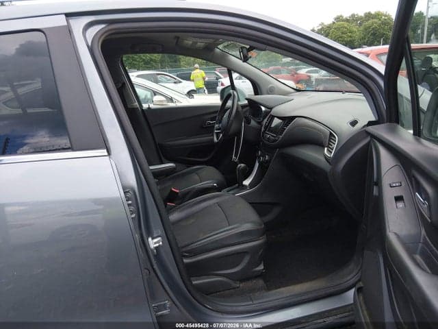 2019 CHEVROLET TRAX LT 5