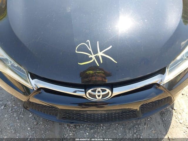 2017 TOYOTA CAMRY SE 10