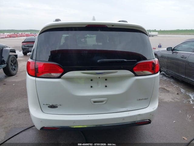 2018 CHRYSLER PACIFICA LIMITED 17