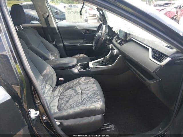 2020 TOYOTA RAV4 LE 5