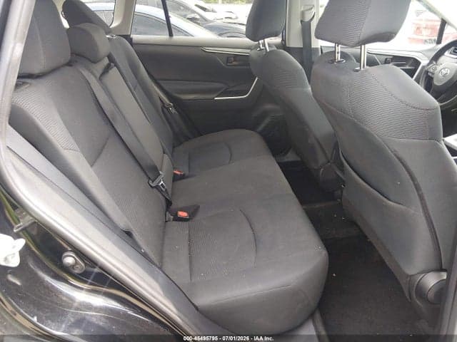 2020 TOYOTA RAV4 LE 8
