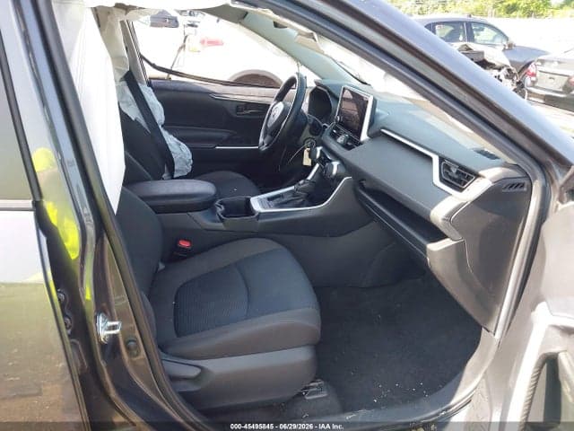2023 TOYOTA RAV4 LE 5