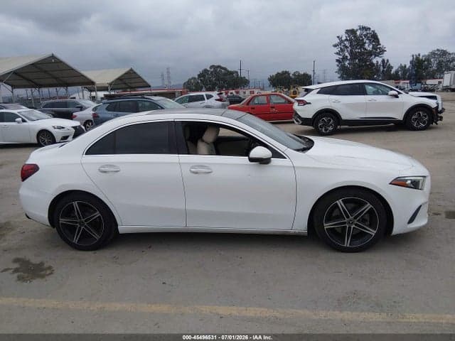2022 MERCEDES-BENZ A 220 13