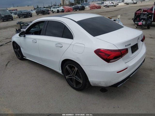 2022 MERCEDES-BENZ A 220 3