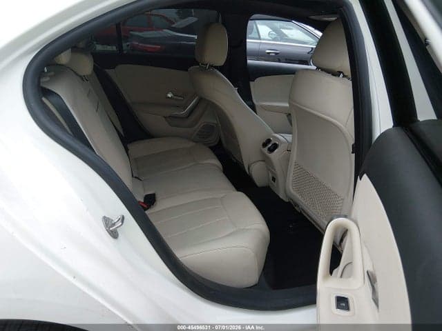 2022 MERCEDES-BENZ A 220 8
