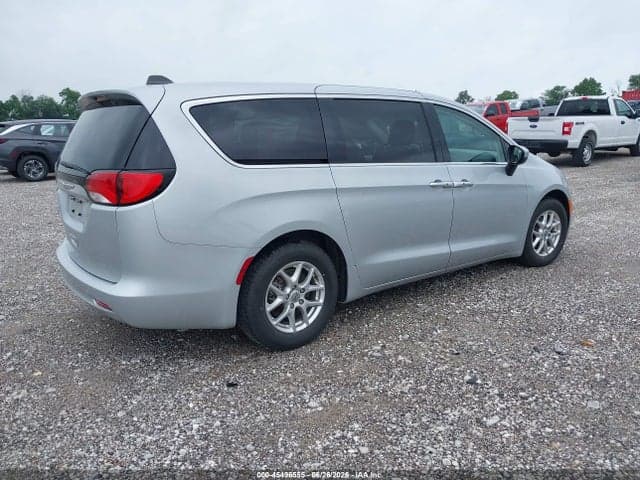 2022 CHRYSLER VOYAGER LX 4