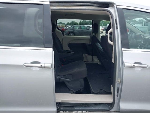 2022 CHRYSLER VOYAGER LX 8
