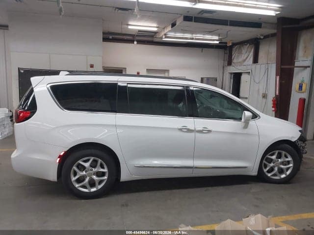 2017 CHRYSLER PACIFICA TOURING-L 14