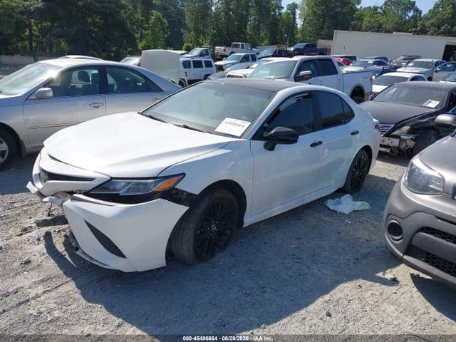 2019 TOYOTA CAMRY SE 2
