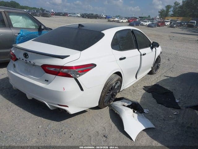 2019 TOYOTA CAMRY SE 4