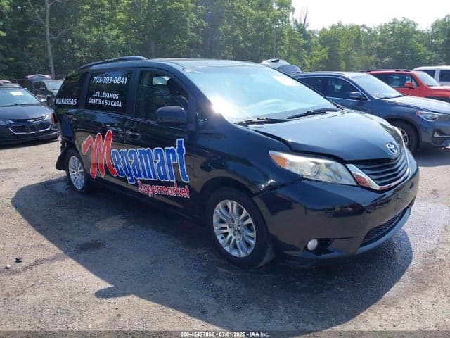 2017 TOYOTA SIENNA XLE 8 PASSENGER