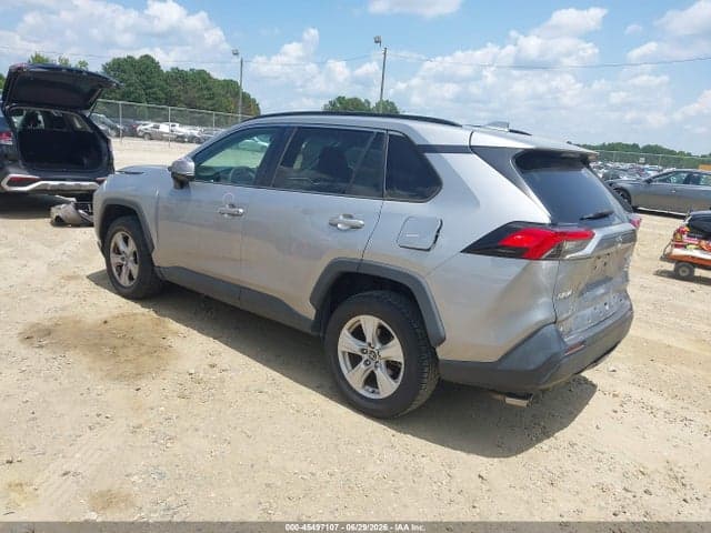 2020 TOYOTA RAV4 XLE 3