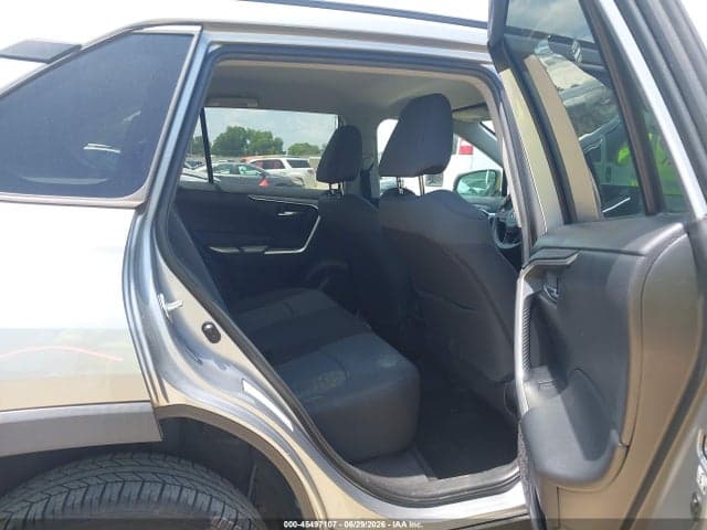 2020 TOYOTA RAV4 XLE 8