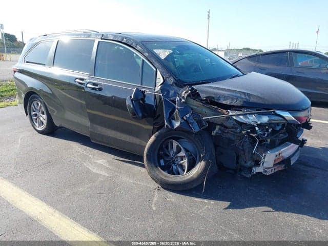 2022 TOYOTA SIENNA XLE - 1