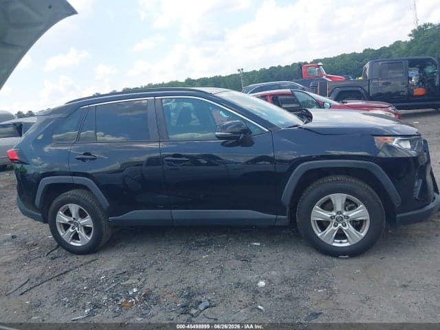 2021 TOYOTA RAV4 XLE 13
