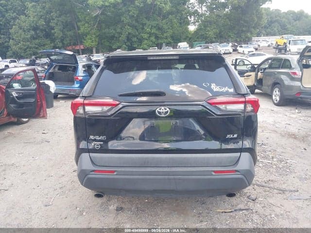 2021 TOYOTA RAV4 XLE 16