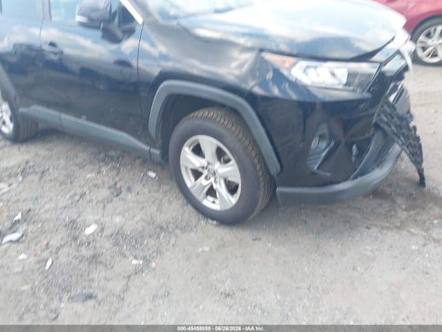 2021 TOYOTA RAV4 XLE 17
