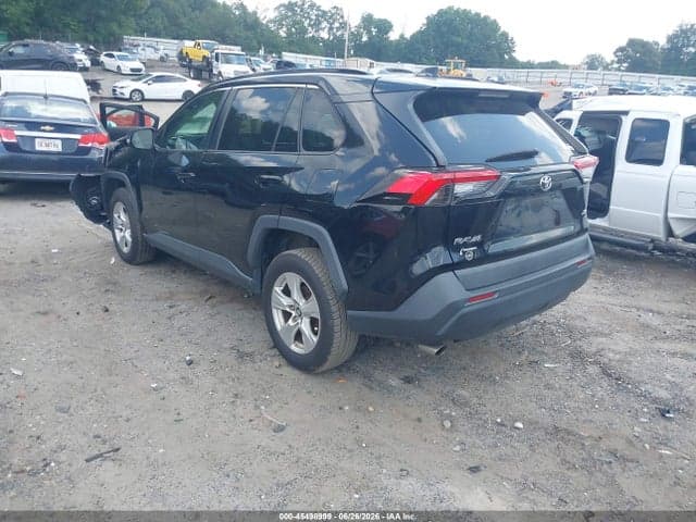 2021 TOYOTA RAV4 XLE 3