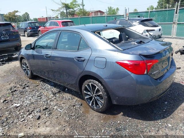 2017 TOYOTA COROLLA SE 3