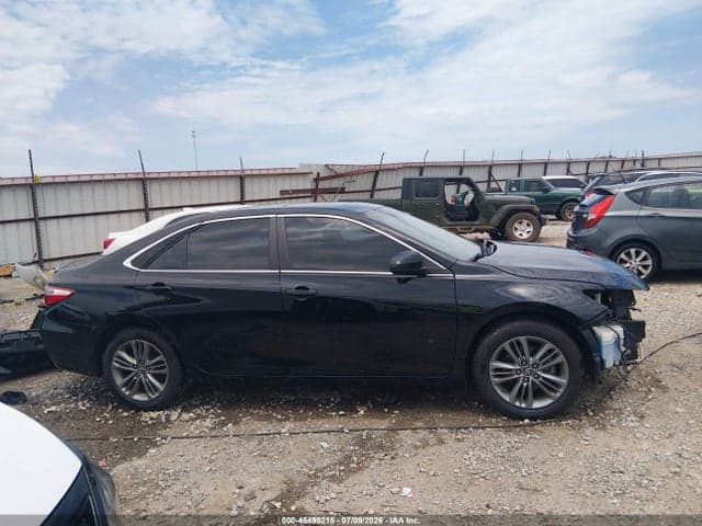 2017 TOYOTA CAMRY SE 14