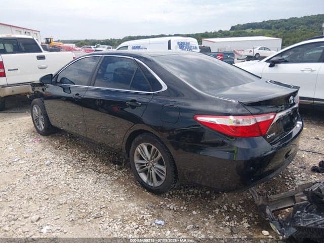 2017 TOYOTA CAMRY SE 3