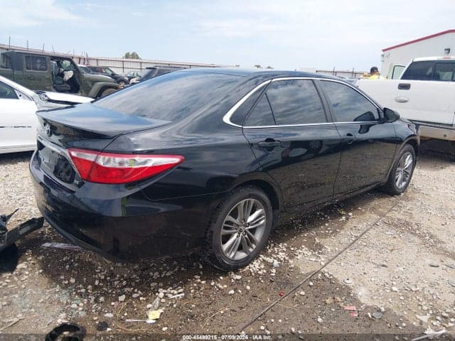 2017 TOYOTA CAMRY SE 4