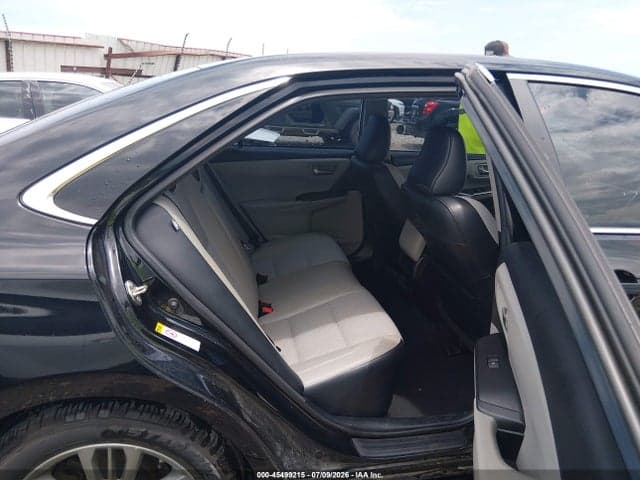 2017 TOYOTA CAMRY SE 8