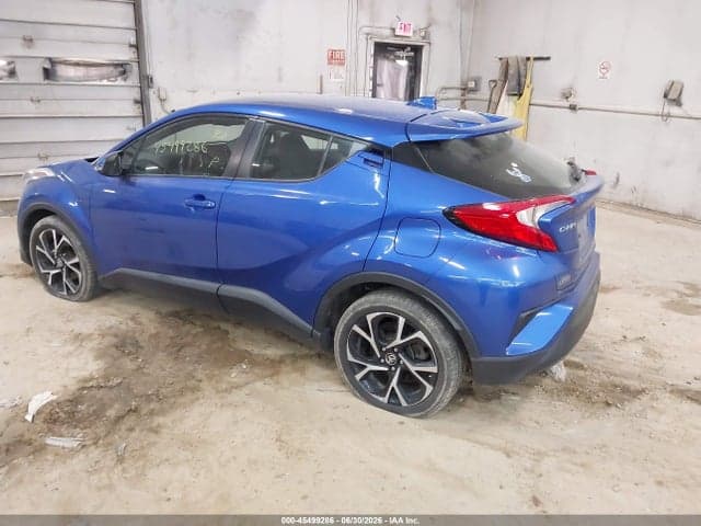 2019 TOYOTA C-HR XLE 3