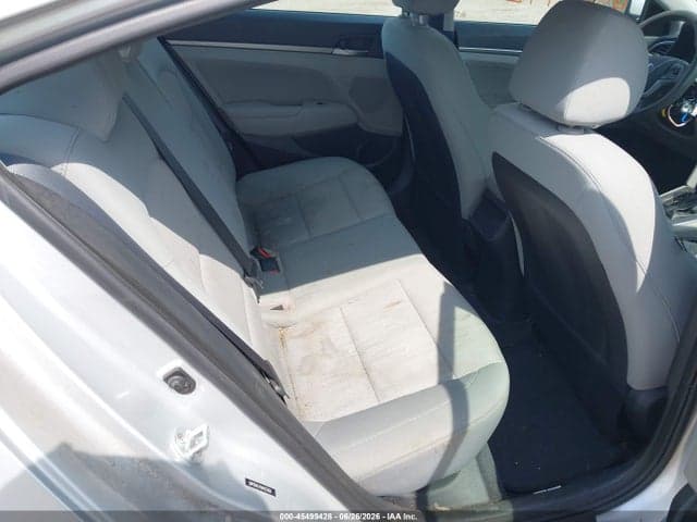 2017 HYUNDAI ELANTRA SE 8