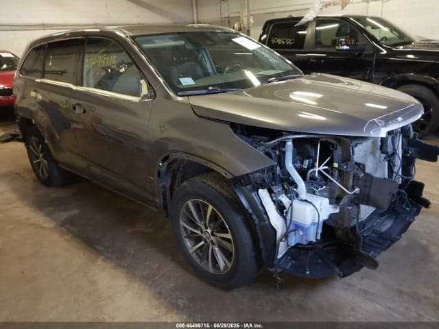2019 TOYOTA HIGHLANDER XLE 1