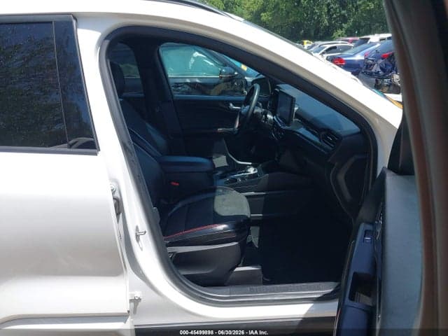 2023 FORD ESCAPE ST-LINE 5