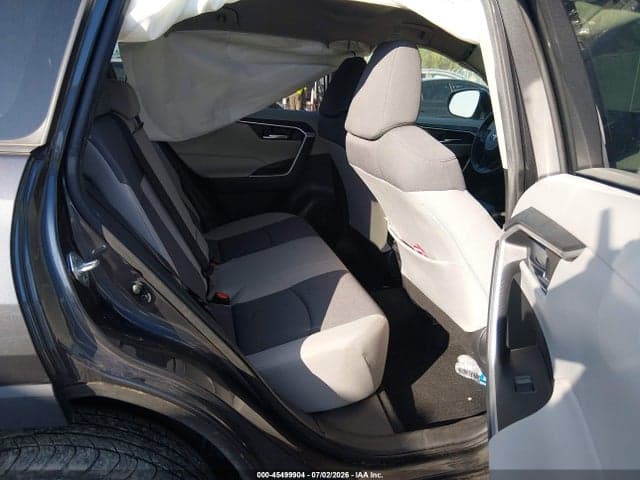 2020 TOYOTA RAV4 XLE 8