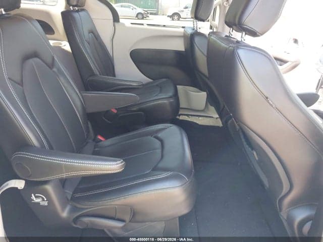 2024 CHRYSLER PACIFICA TOURING L 8