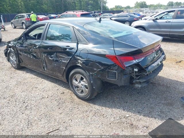 2025 HYUNDAI ELANTRA SE 3