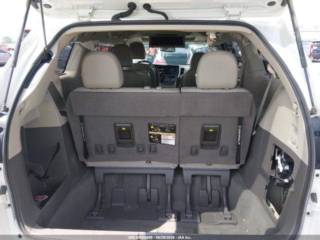 2020 TOYOTA SIENNA XLE PREMIUM 17