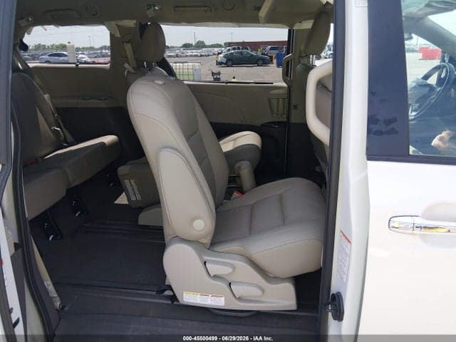 2020 TOYOTA SIENNA XLE PREMIUM 8